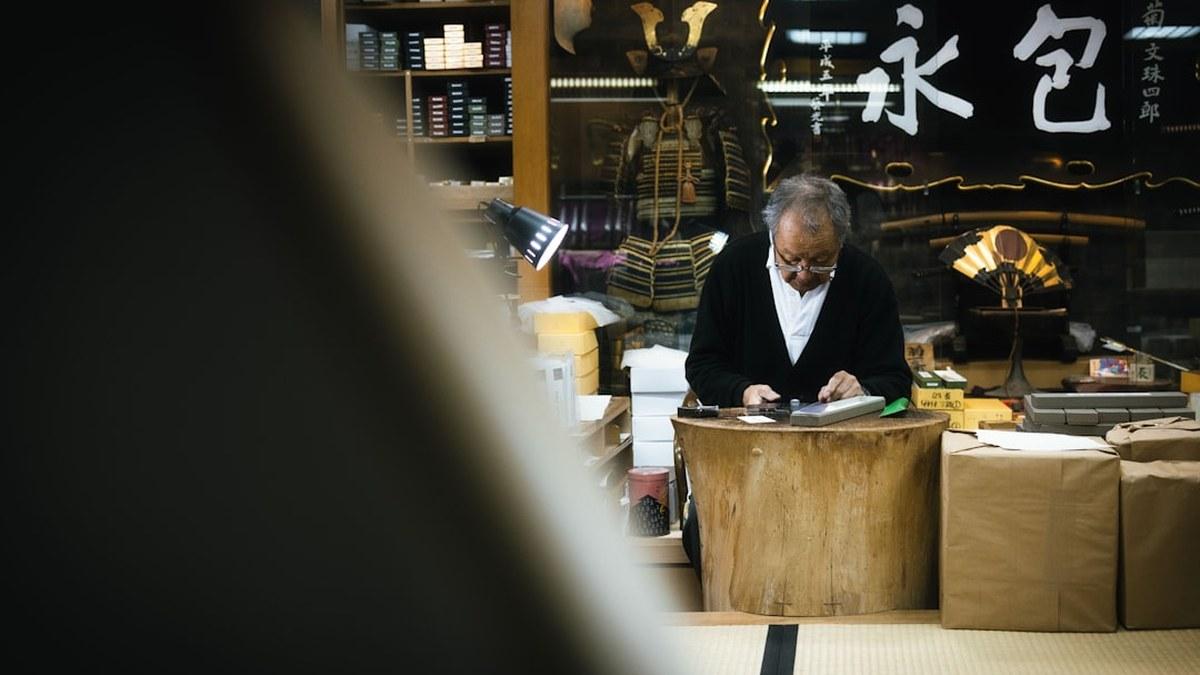 japanese small business shop products display（Photo by Jaipreet Singh on Unsplash）